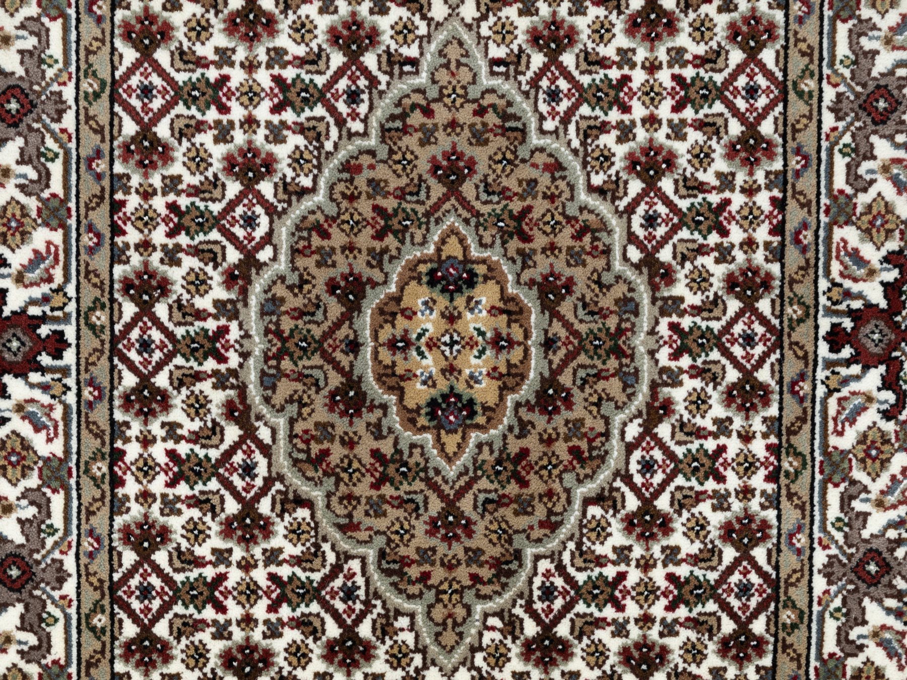 Traditional Rugs LUV528426